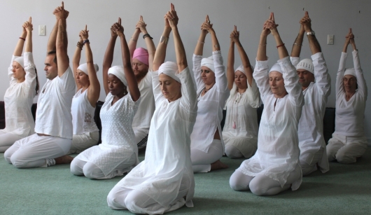Résultat de recherche d'images pour "kundalini yoga"